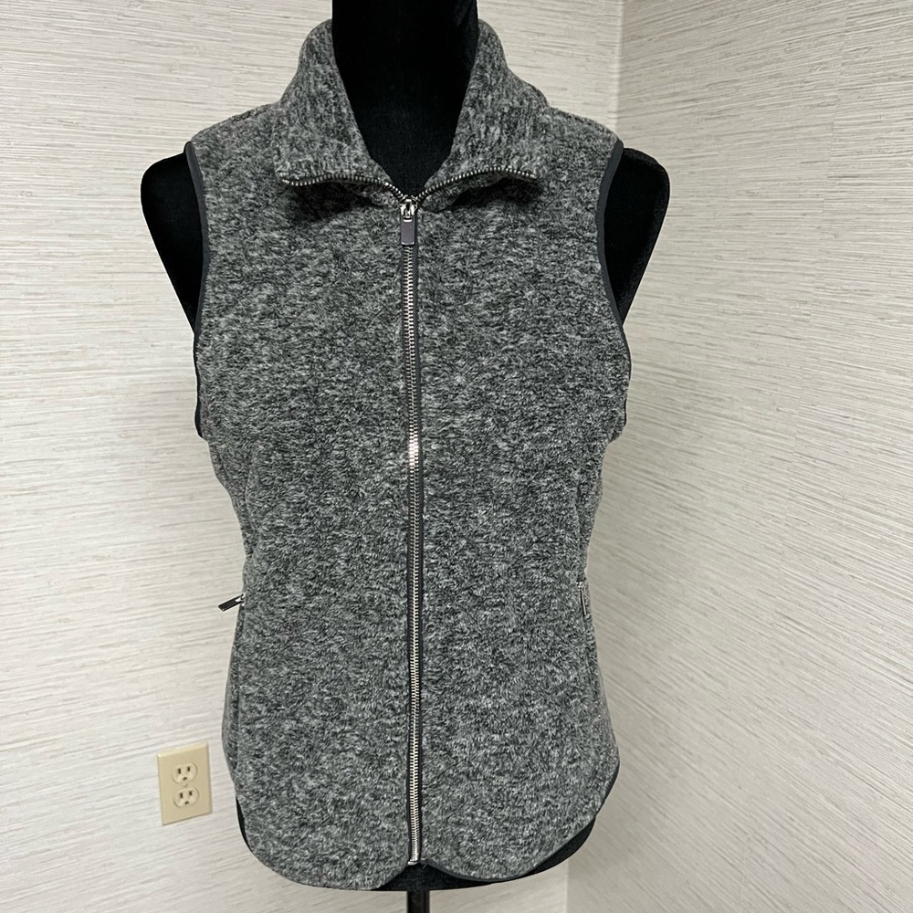 Women’s Abercrombie & Fitch vest - soft quilted sz medium